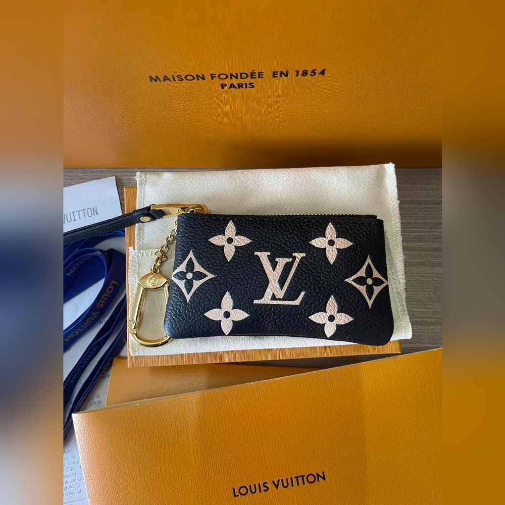 Louis Vuitton Key Pouch - Picture 3 of 7
